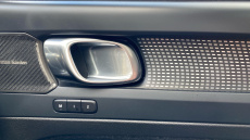 Volvo XC40 2.0 B3P Ultimate Dark 5dr Auto Petrol Estate